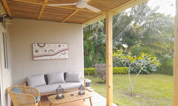 La Gaulette Apartment | Cozy Garden Retreat with Mountain Views, close to Le Morne Beach