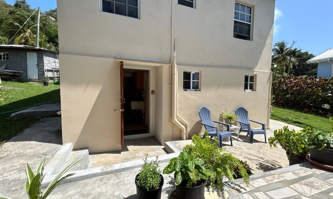 Westerhall Apartment | Cozy Garden Studio for 2 + parking