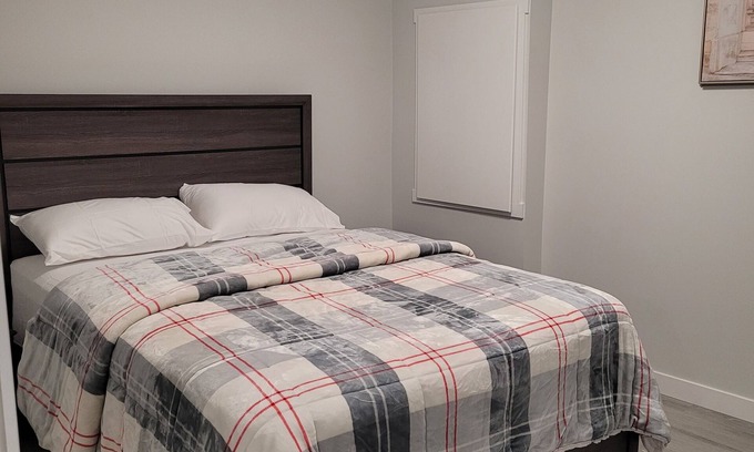 Airdrie Apartment | Cozy Guest suite in Airdrie 2 Queen beds