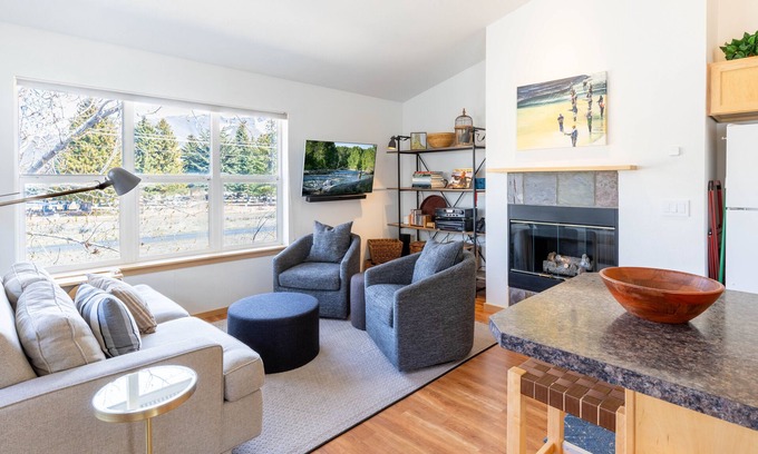 Hailey House | Cozy Hailey Haven: Sun, Ski, Work, & Play at Your Doorstep