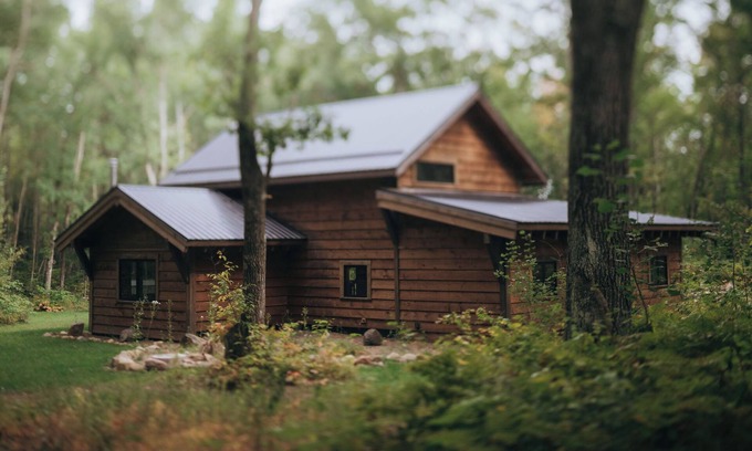 Hayward Cabin | Cozy Hayward Cabin Retreat – Rustic Luxury in the Northwoods