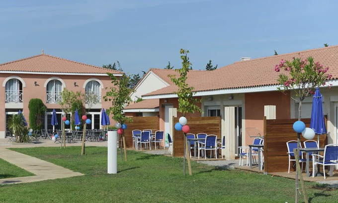 Salleles-d'Aude Villa | Cozy holiday home with terrace surrounded by vineyards