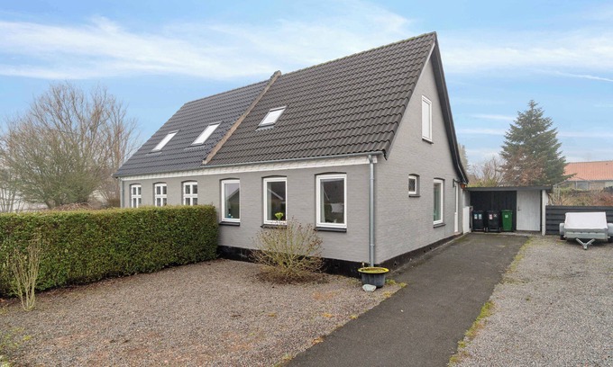 Akirkeby Villa | Cozy holiday home with lots of charm