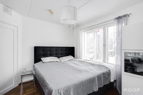 Espoo Centre Apartment | Cozy Holiday Home with Outside Jacuzzi & Sauna
