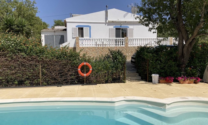 Quelfes House | Cozy. Holliday House | Private Swimming Pool | Algarve |10 min from beach