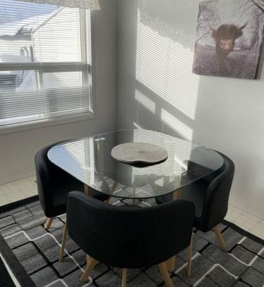 Camrose House | Cozy Home