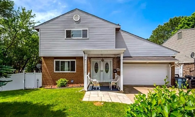 Pittsburgh House | Cozy home close to UPMC/CMU/UPITT/DUQSNE/CARLW Minutes from everything w/Parking