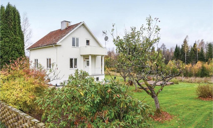 Asensbruk House | Cozy Home In Åsensbruk With Kitchen