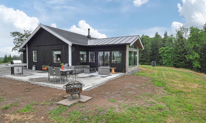 Bengtsfors Municipality House | Cozy home in Bengtsfors with sauna