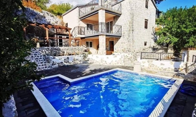 Blaca House | Cozy home in Blaca with WiFi
