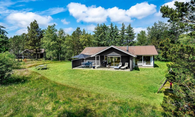 Blavand House | Cozy home in Blåvand with kitchen
