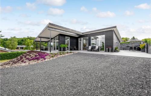 Hvalpsund House | Cozy Home In Farsø With Wifi