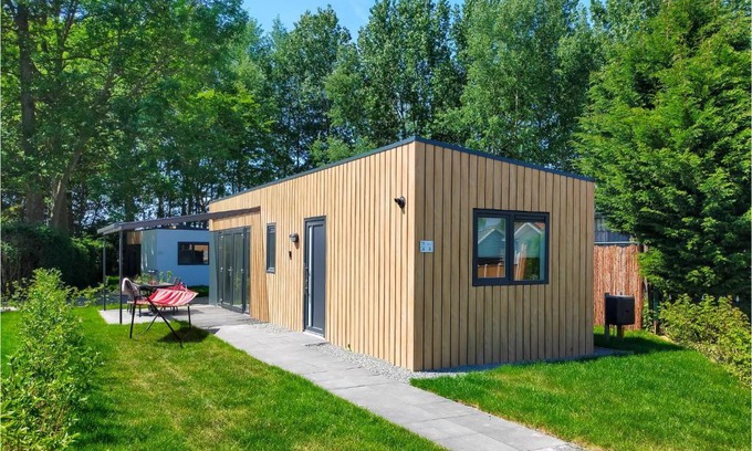 Heinkenszand House | Cozy Home In Heinkenszand With Kitchen