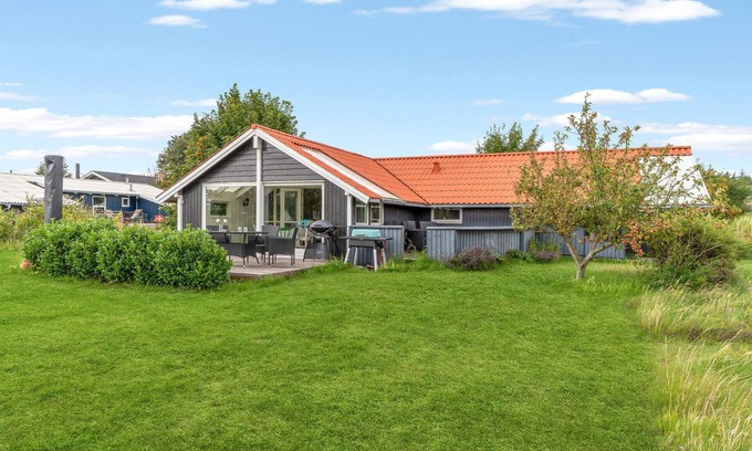 Kalundborg House | Cozy home in Kalundborg with kitchen
