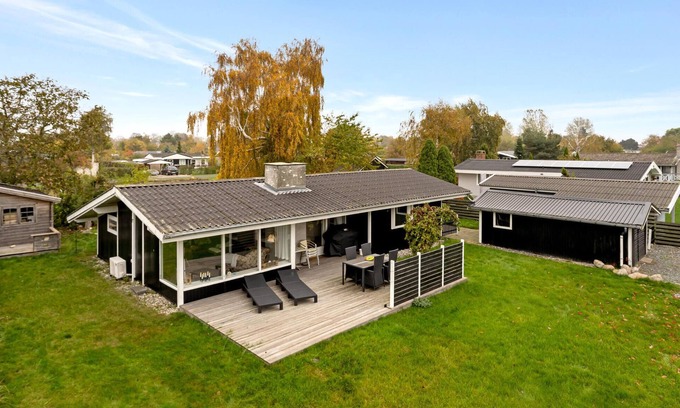 Karrebksminde House | Cozy home in Karrebæksminde with WiFi
