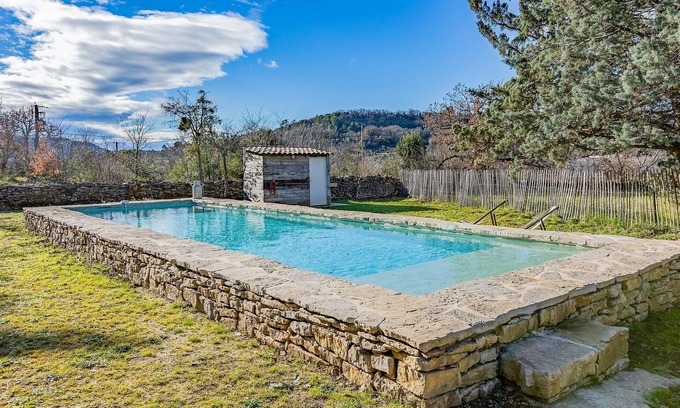 Rouet House | Cozy home in LE ROUET with WiFi