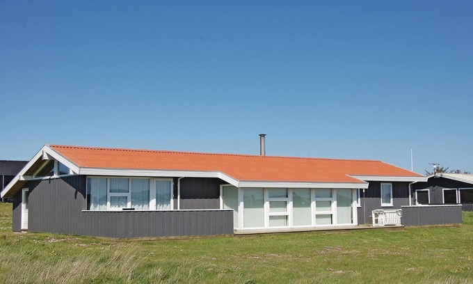 Nr. Lyngby Strand House | Cozy home in Løkken with kitchen
