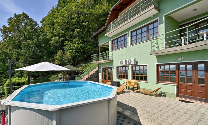 Novi Marof House | Cozy home in Madzarevo with kitchen