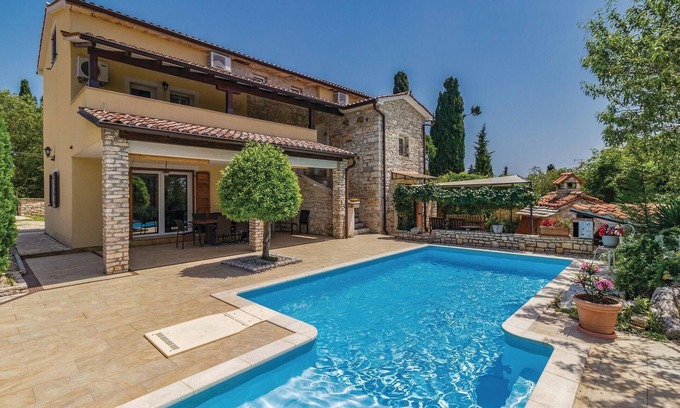 Manjadvorci House | Cozy home in Manjadvorci with WiFi