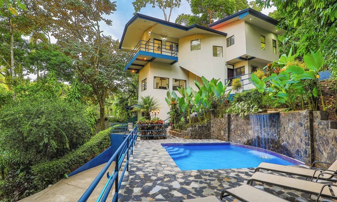 Manuel Antonio House | Cozy home in Manuel Antonio -Wildlife, Pool & 5 min drive to beach/shops