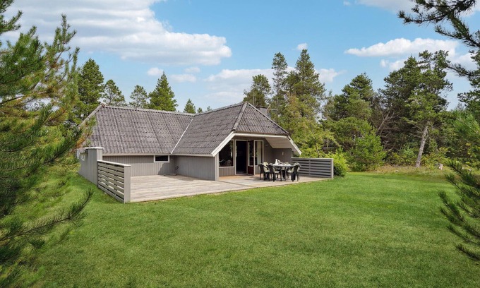 Houstrup House | Cozy home in Nørre Nebel with kitchen