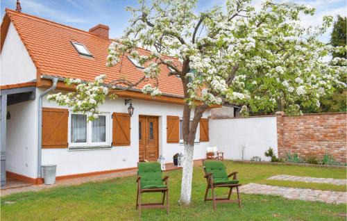 Nowe Warpno House | Cozy Home In Nowe Warpno With Lake View
