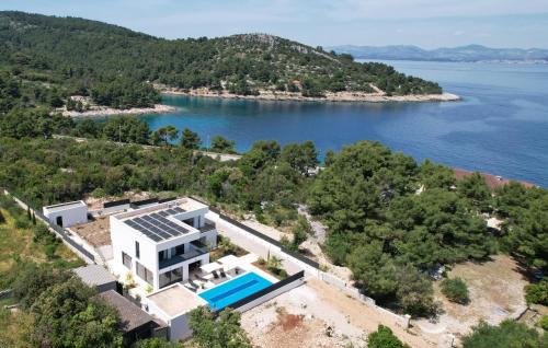 Rogac House | Cozy Home In Rogac With Sauna