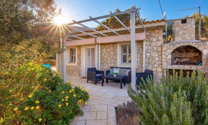 Mali Losinj House | Cozy home in Sveti Jakov with kitchen