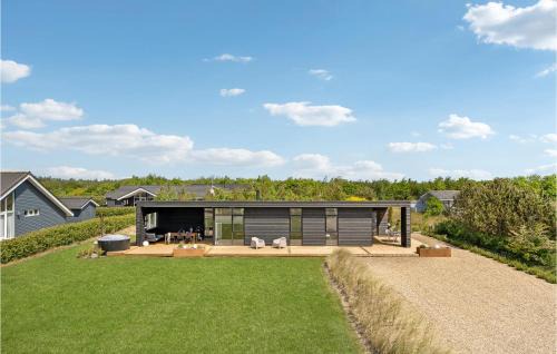 Skaven Strand House | Cozy Home In Tarm With Wifi