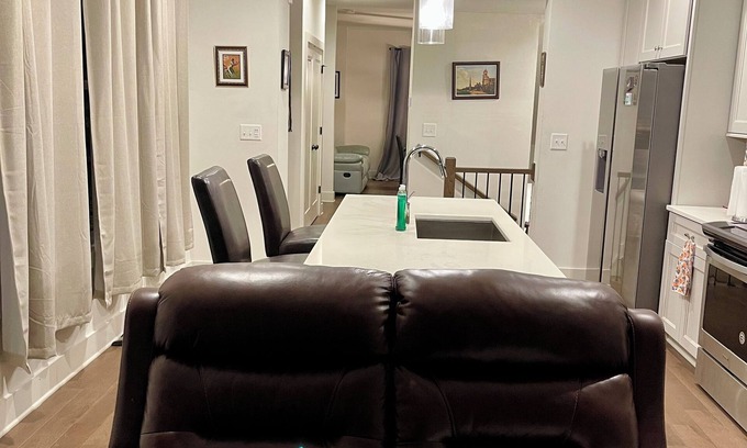 East Atlanta House | Cozy home in the heart of E Atlanta surrounded by nice restaurants & activities