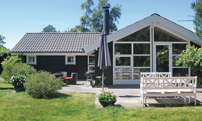 Bøtø By House | Cozy home in Væggerløse with WiFi
