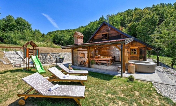 Gornji Kneginec House | Cozy home in Varazdin Breg with WiFi