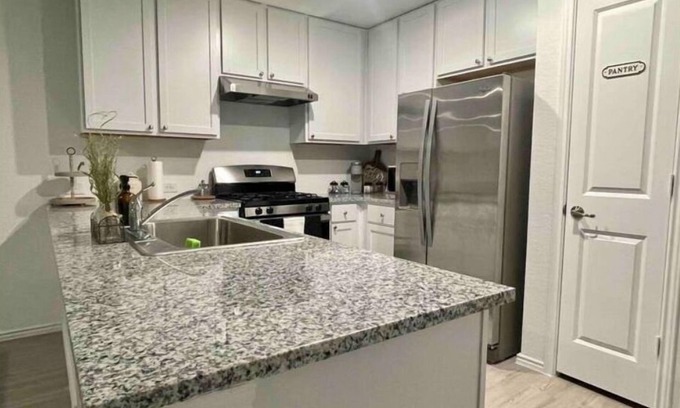 Southside House | Cozy Home just minutes from Downtown/Lackland AFB/Toyota Plant/Historic Missions