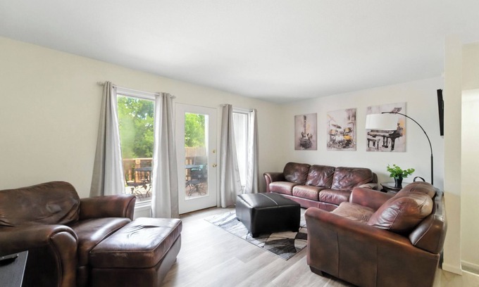 Columbia House | Cozy Home Mins to Hospitals*District*Mizzou*Parks