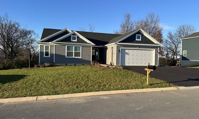 Bellefonte House | Cozy Home minutes to State College, Penn State & Historic Bellefonte. Sleeps 14