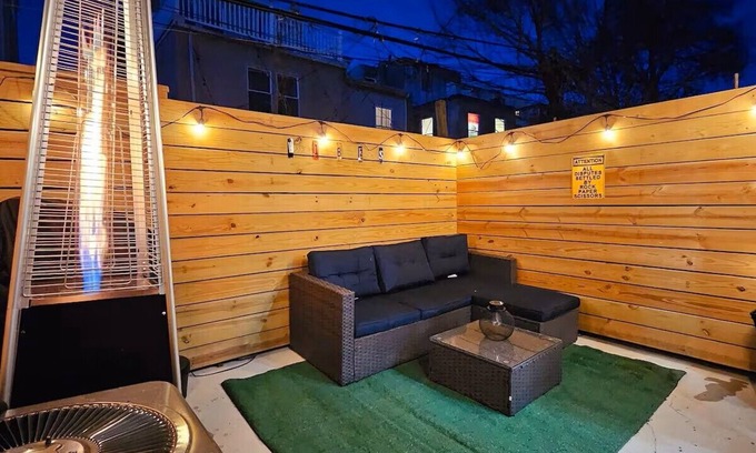 Newbold House | Cozy Home near City Center with Hot tub