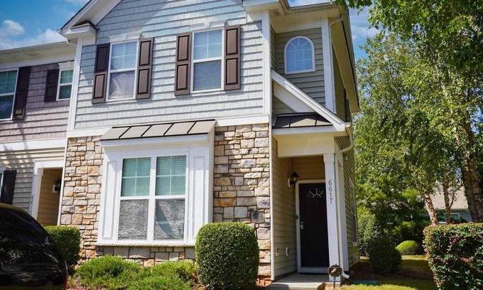 Northeast Raleigh House | Cozy Home near DT Raleigh+UNC+WakeMed+Workspace+free parking+Fast Wi-Fi+ Netflix