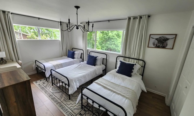 Sunset Heights House | Cozy home that sleeps up to 8 people. Comes with everything you'll need.