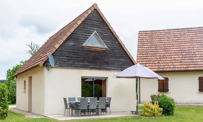 Lacapelle-Marival House | Cozy Home with Scenic Views