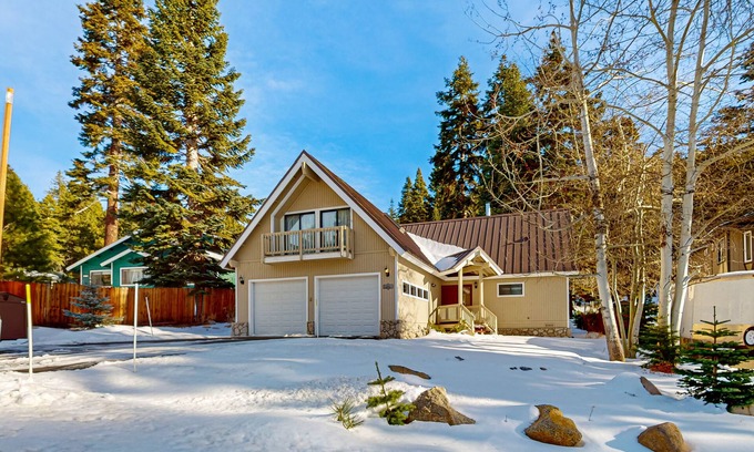 Upper Kingsbury House | Cozy home with spacious deck, open floor plan, fireplace, nearby activities