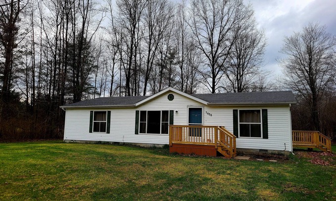 Midland House | Cozy House between Mt Pleasant and Midland!
