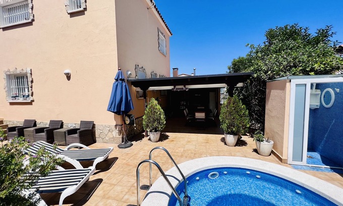 Castello d'Empuries Ski Chalet | Cozy house with pool and large barbecue