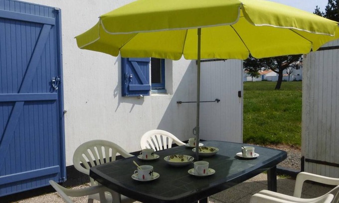 Bretignolles-sur-Mer House | Cozy House with Mezzanine, Heated Pool, Tennis Court, and Patio near Beach – Sleeps 5