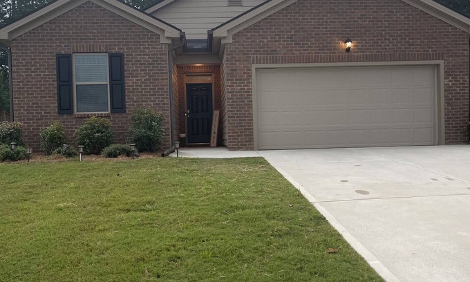 Covington House | Cozy house in Covington with 3-Bdr. 2bth. AC and WiFi.