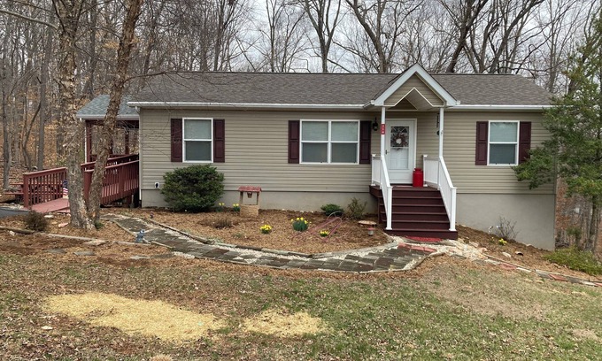 Moneta House | Cozy house in quiet SML community. Close to State Park, wineries, Bridgewater.