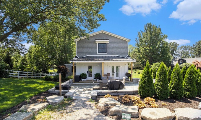 Fennville House | Cozy house with hot tub- 5 minutes to Douglas & Saugatuck