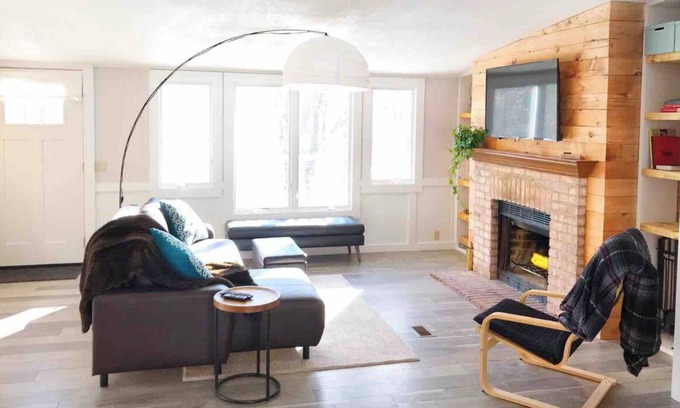 Jewett House | Cozy Hunter & Windham Retreat