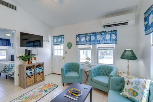 Indian Rocks Beach House | Cozy Indian Rocks Beach Cottage Steps to Seawall!