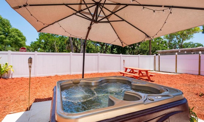 Tampa House | Cozy Jacuzzi Home Heart of Tampa