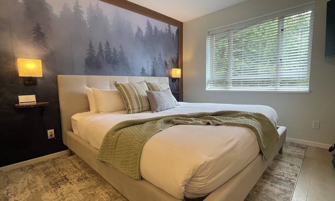 Whistler Cay Heights Apartment | Cozy King Studio